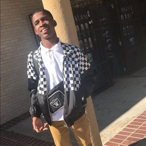 Meet your Posher, Dontrell